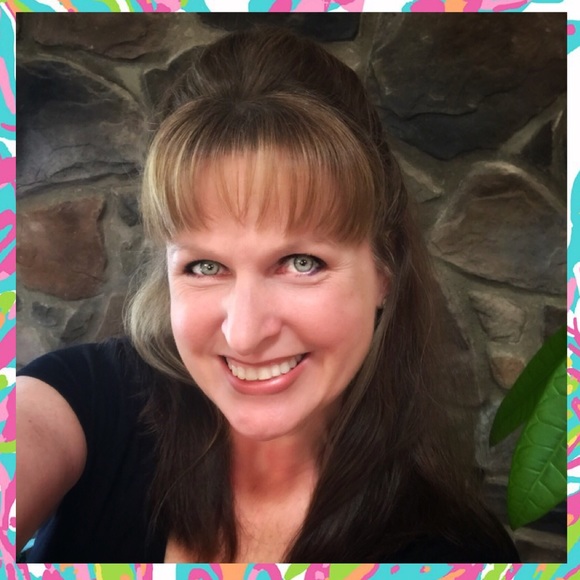 Meet your Posher, Jennifer! ✌️ - Picture 4 of 10